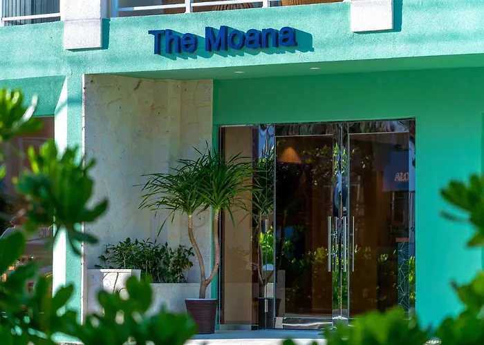 The Moana Hotel Chatan