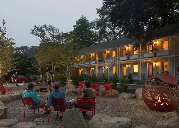 Treehouse Lodge Woods Hole