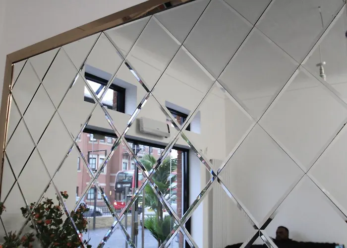 Oyo Greenleafe Hotel London