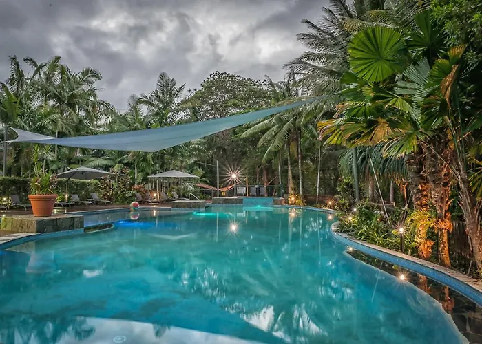 Oasis At Palm Cove Aparthotel