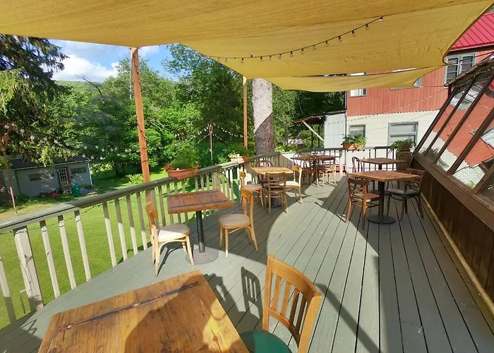 Pine Hill Arms Hotel