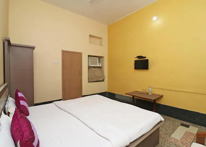 Spot On 39527 Hotel Saraogi Spot Gaya