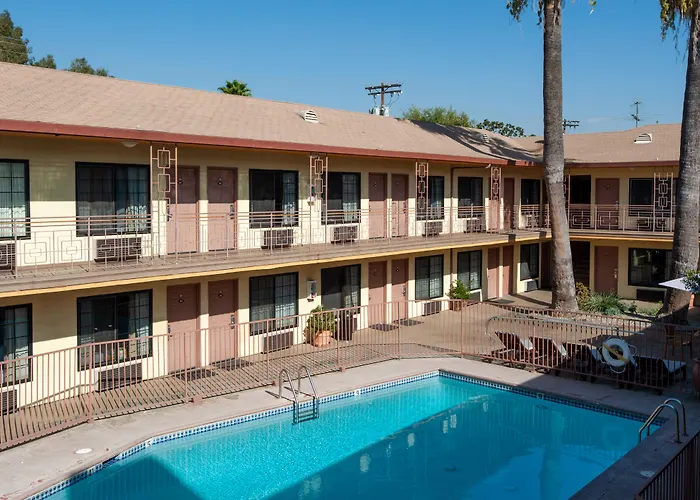 Studio City Court Yard Hotel