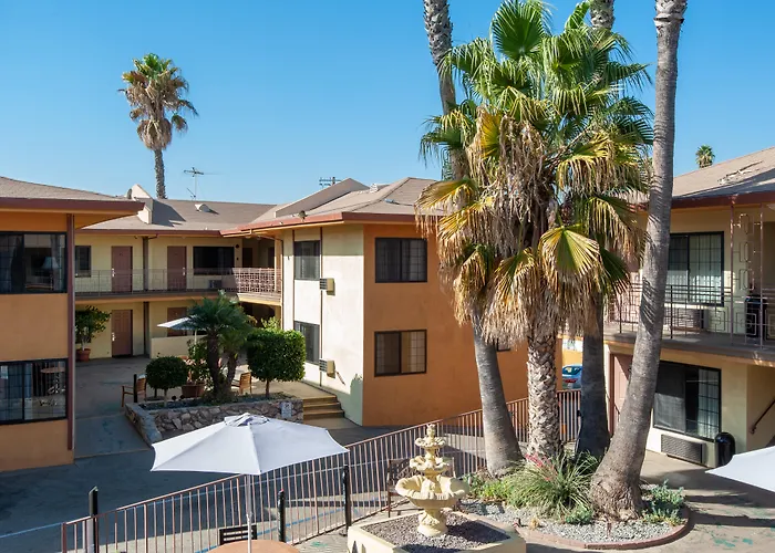 Studio City Court Yard Hotel
