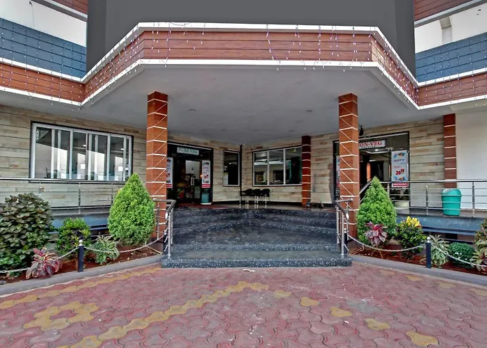 Oyo 48704 Rashi Farms Hotel Hubli