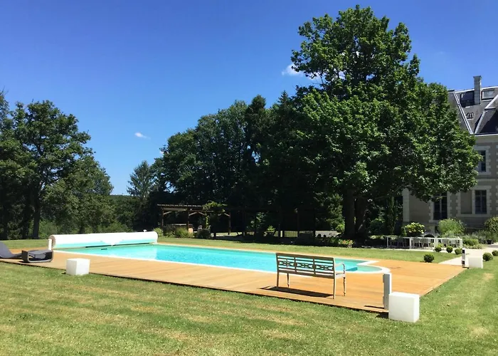 Château des Essards avec piscine et jacuzzi Langeais