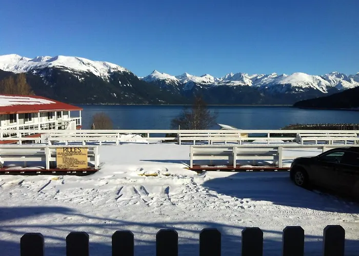 Captain'S Choice Motel Haines