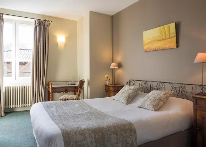 Hotel Le Relais du çatey à L'Isle-d'Abeau