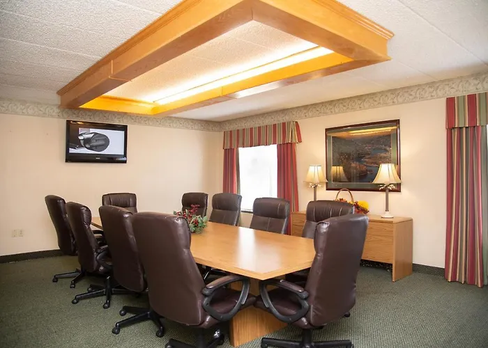 Holiday Lodge Hotel And Conference Center Oak Hill