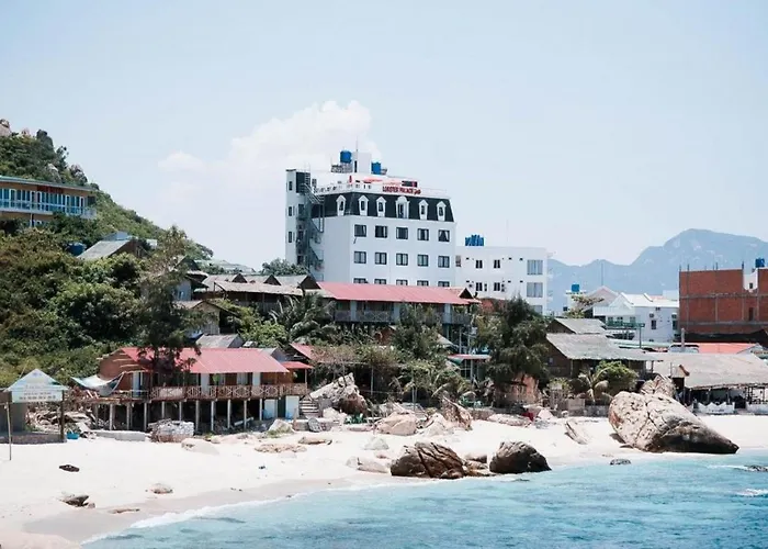 Tôm Hùm Palace Cam Ranh