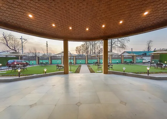 The Grand Kaisar Hotel Srinagar 