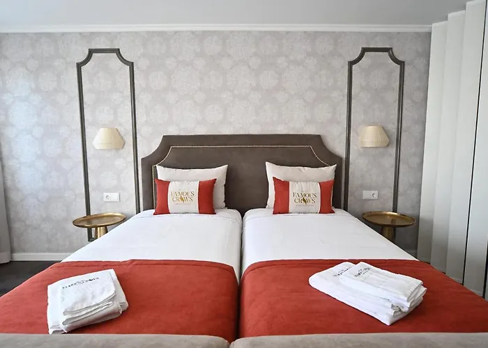Famous Crows Lisbon Suites