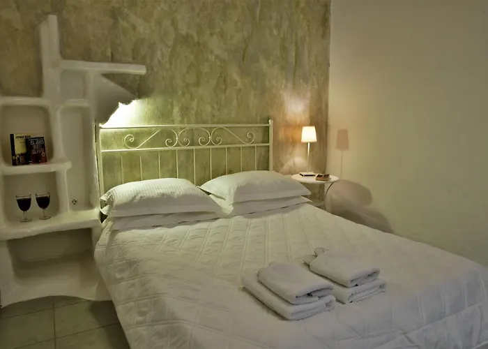 Adamas Hotel