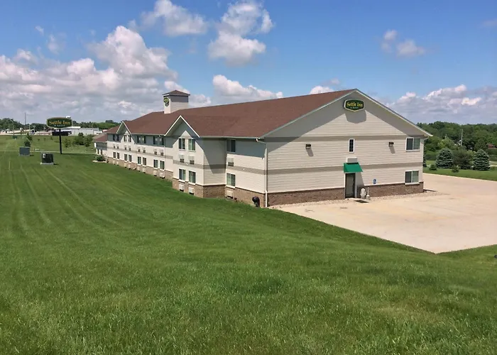 Baymont By Wyndham Harlan Hotel