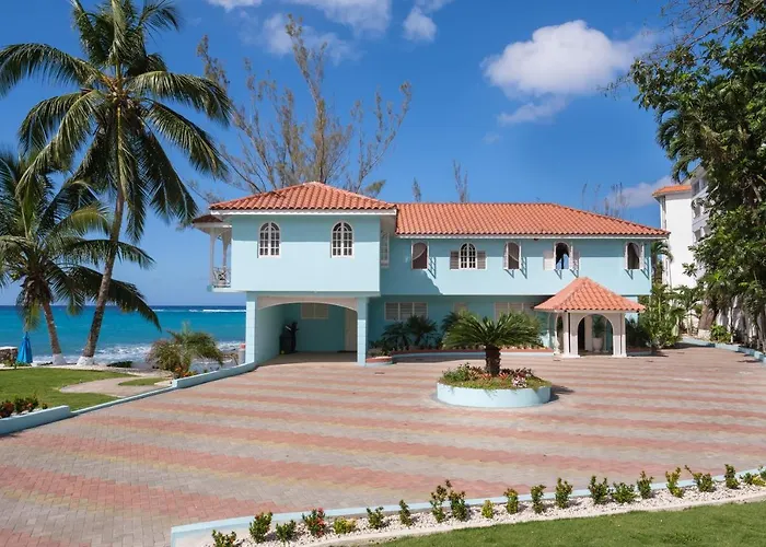 Edgewater Beach Villa - Beach Front, Close To All Attractions St Mary