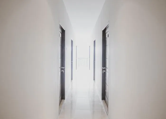 Reddoorz Near Taman Palem Hotel Jakarta