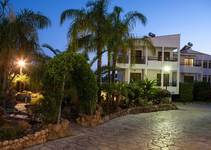Coliseum Studios & Apartments Pefki 