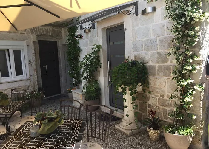 Guest House Laura Split