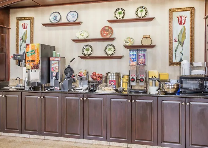 Days Inn & Suites By Wyndham Columbia Airport West Columbia